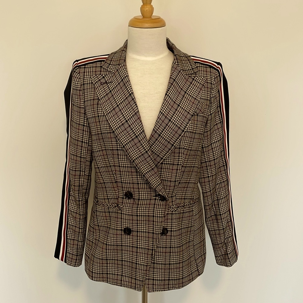 NWOT SOSKEN - Made in Canada - Plaid Blazer. Size 2, equivalent size L